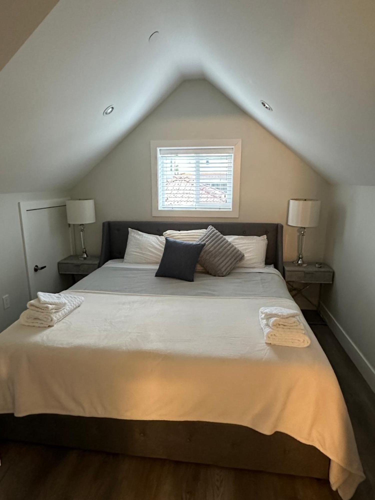 Bright And Cozy Modern Home In Vancouver - Central To Yvr-Downtown - Free Private Parking Luaran gambar