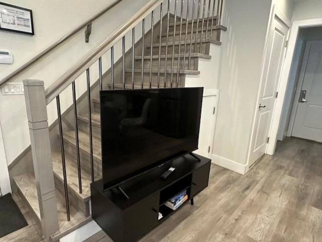 Bright And Cozy Modern Home In Vancouver - Central To Yvr-Downtown - Free Private Parking Luaran gambar